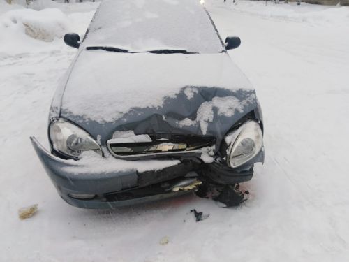 лобовое столкновение двух авто